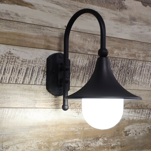 MOCA OUTDOOR WALL LIGHT BLACK & OPAL